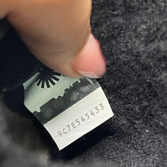 UGG #1098890K Kid's Black Butte II Lace Up Boot Leather Shoes Size 4 US - Picture 6 of 11